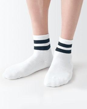 right angle pile ankle-length socks