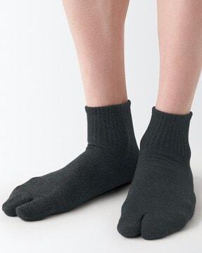 right angle tabi style short socks