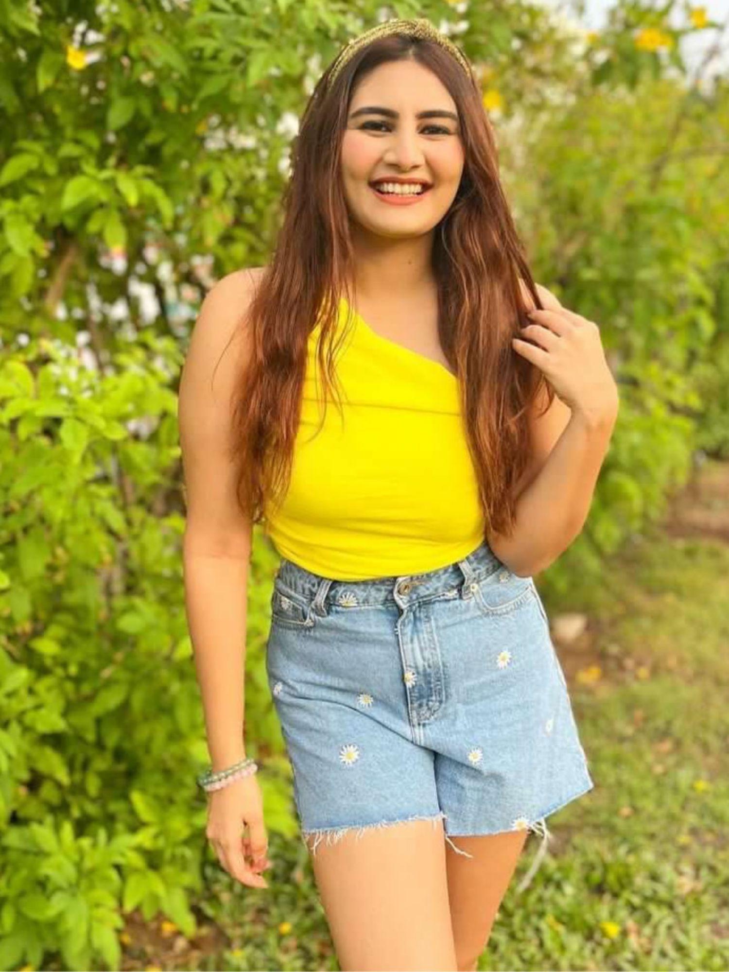 riya jain's one shoulder top with gathered sides (yellow xs