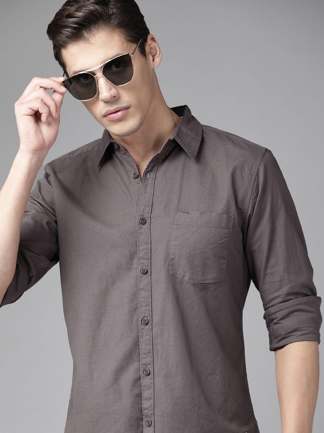 roadster men charcoal grey pure cotton solid sustainable casual shirt