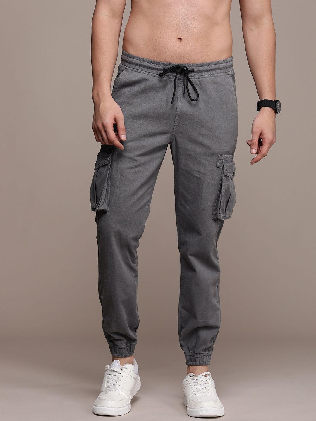 roadster men solid pure cotton cargo joggers