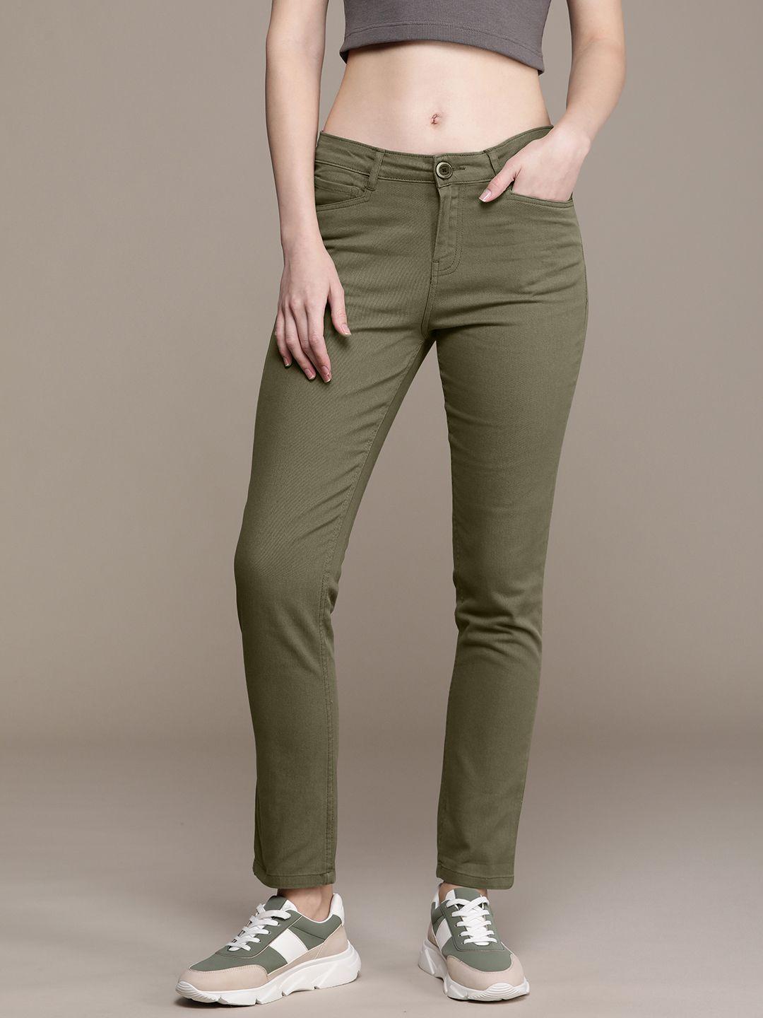roadster women classic slim fit solid low-rise trousers