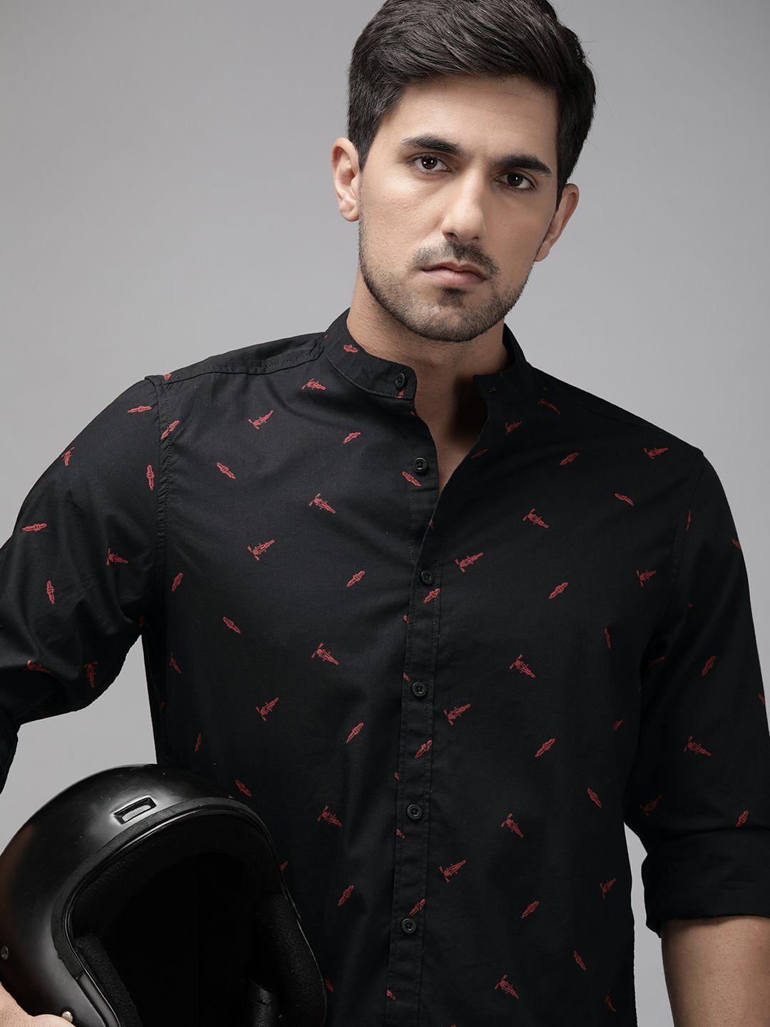 roadster men black & red regular fit conversational print casual shirt