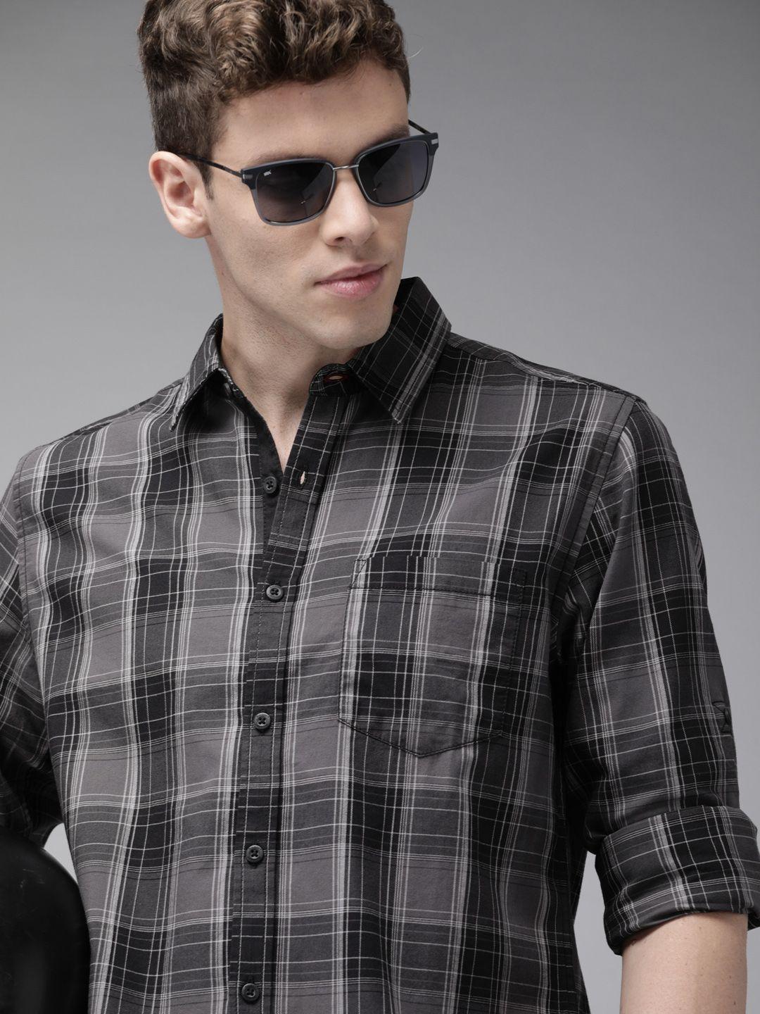 roadster men black & white regular fit checked casual sustainable shirt