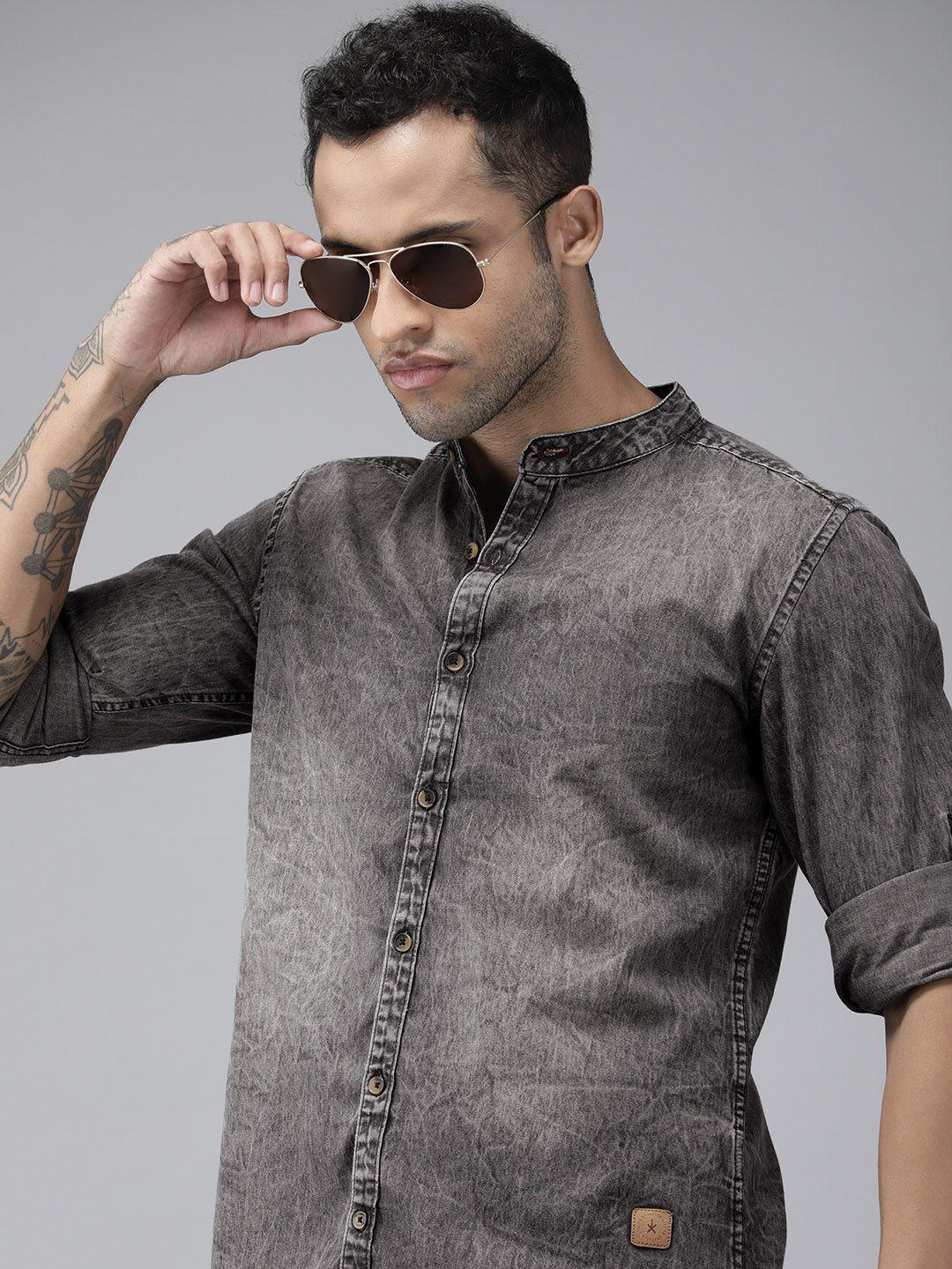 roadster men charcoal black pure cotton solid chambray casual shirt
