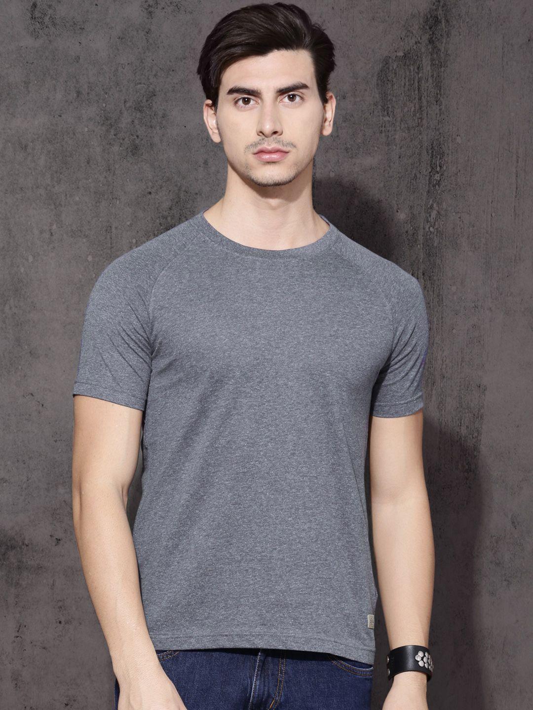 roadster men charcoal grey solid round neck t-shirt