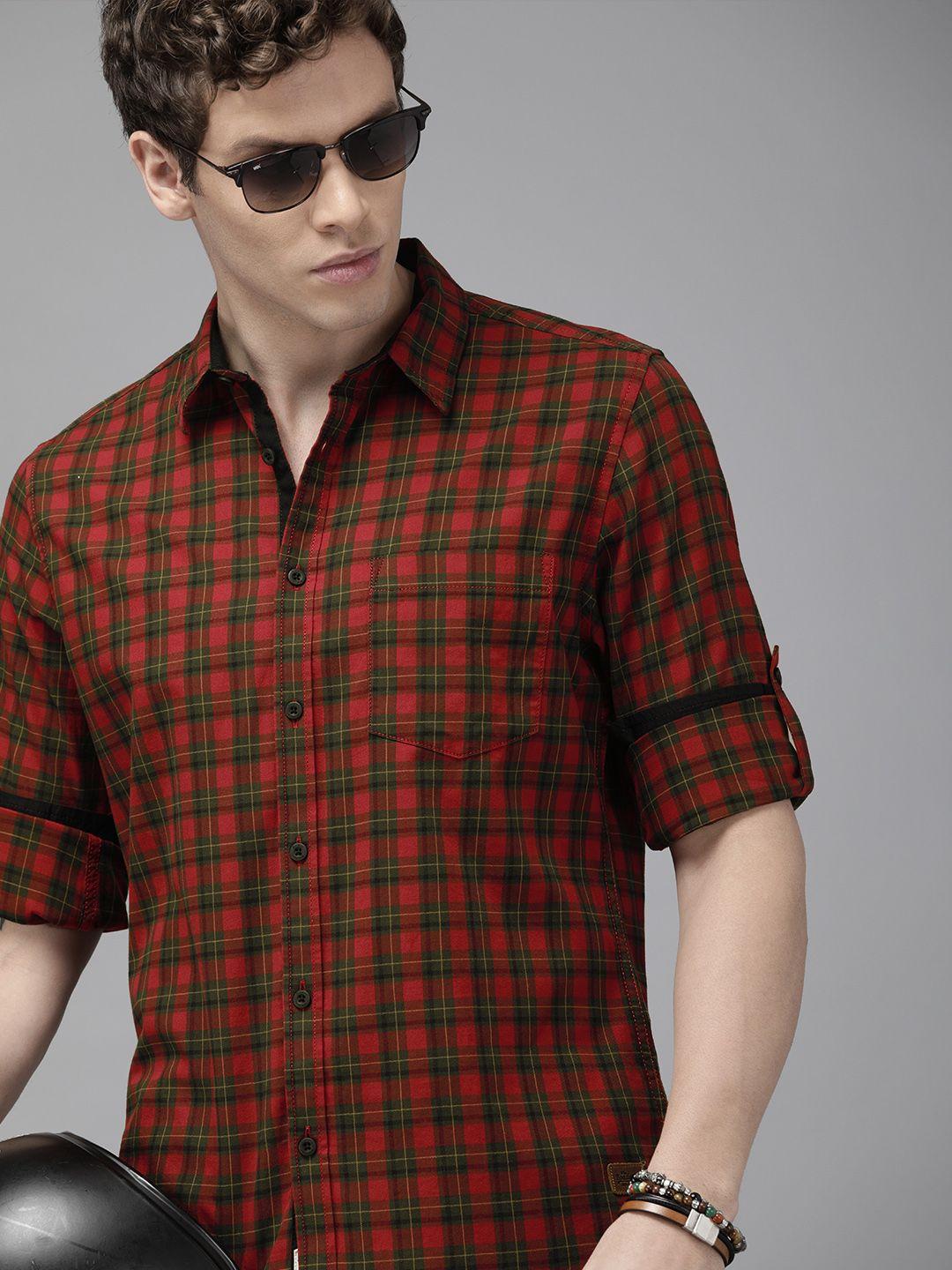 roadster men coral red & olive green regular fit checked casual shirt
