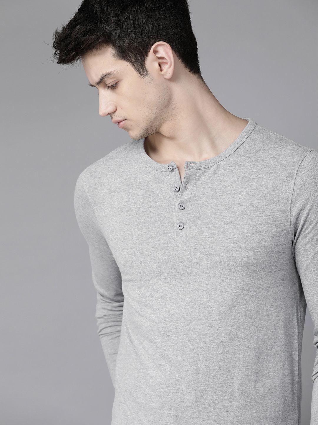 roadster men grey melange solid henley neck t-shirt