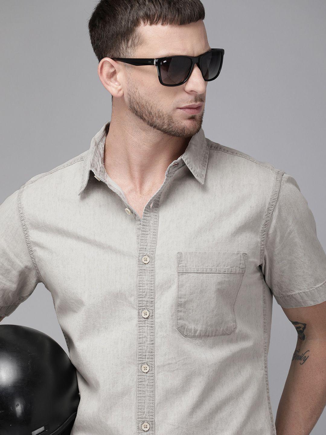 roadster men grey regular fit solid casual shirt