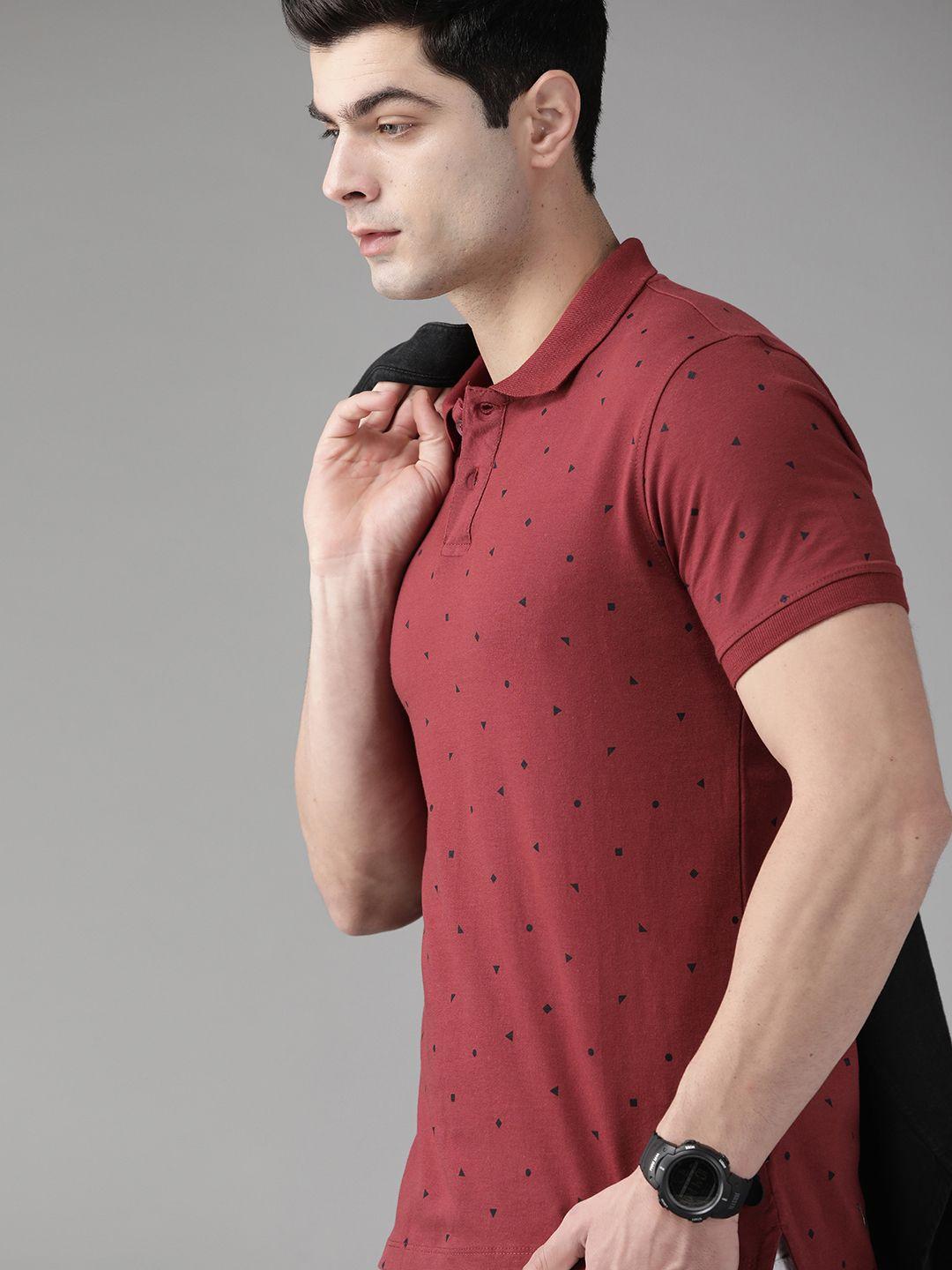 roadster men maroon & black printed polo collar t-shirt