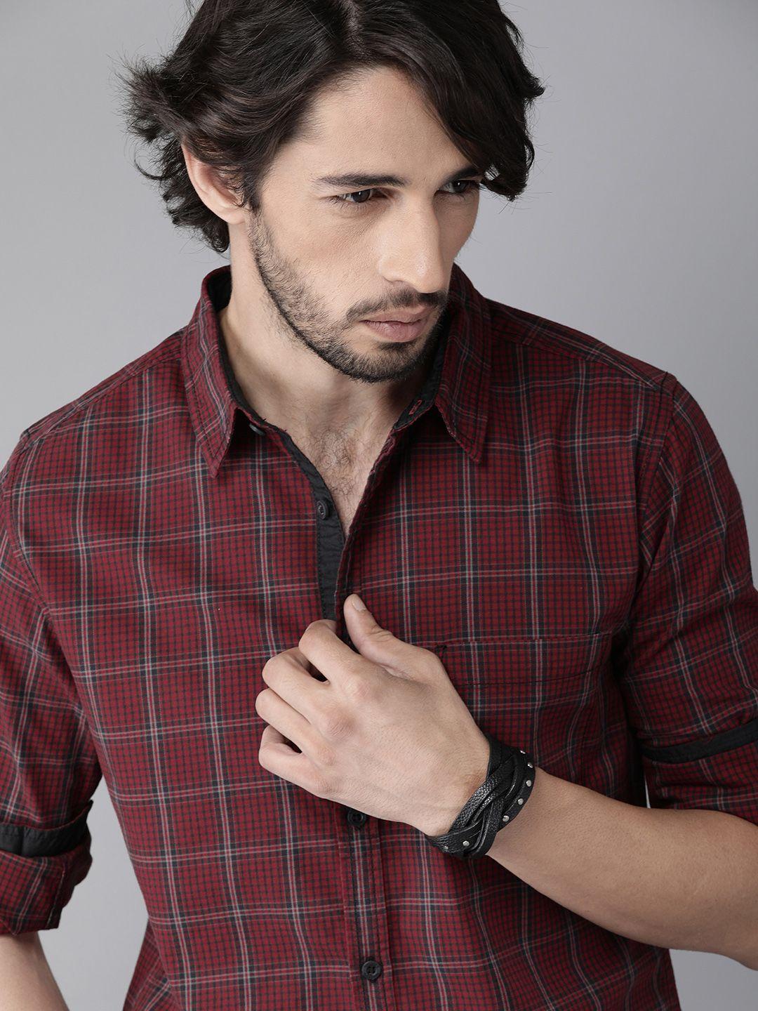 roadster men maroon & black regular fit checked casual sustainable shirt