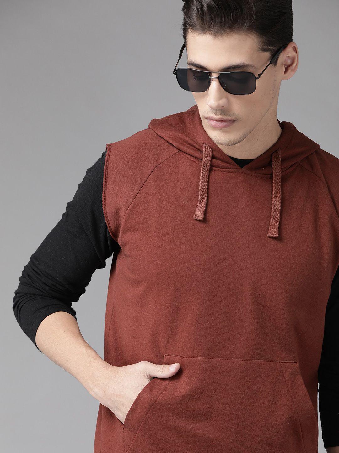 roadster men maroon solid sleeveless hooded sweatshirt