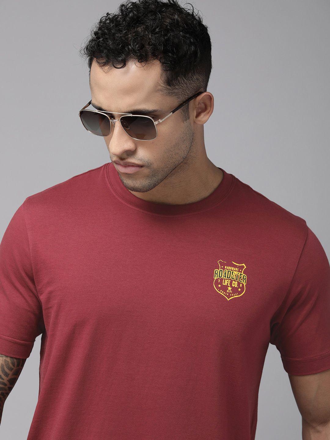 roadster men maroon typography printed pure cotton t-shirt