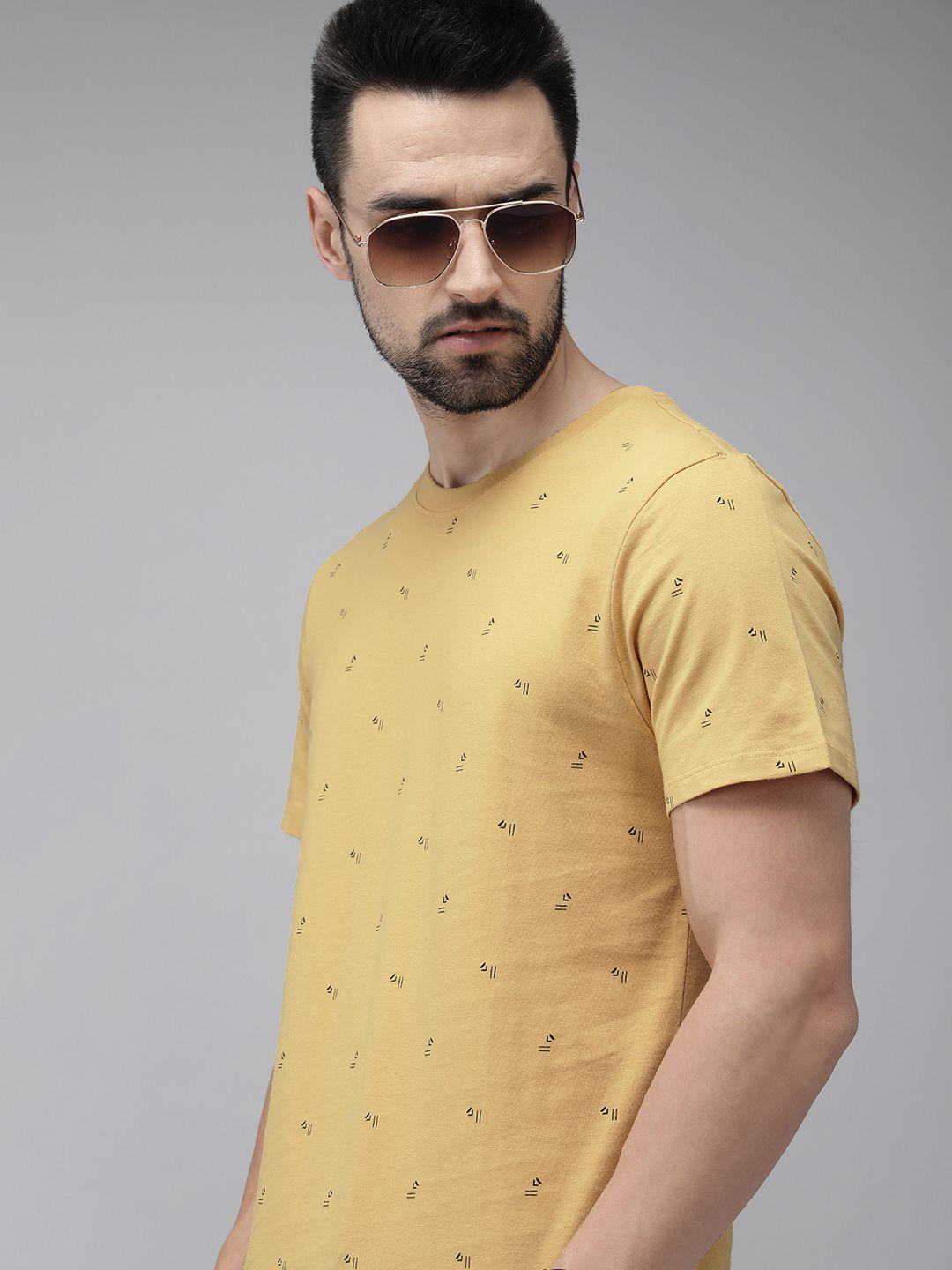 roadster men mustard yellow & black printed pure cotton  t-shirt