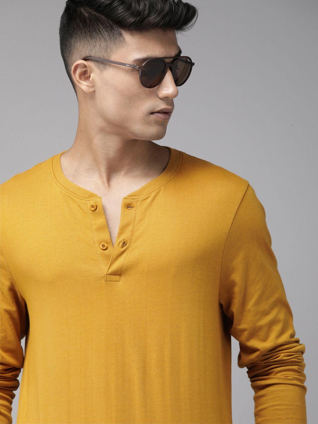 roadster men mustard yellow solid henley neck t-shirt