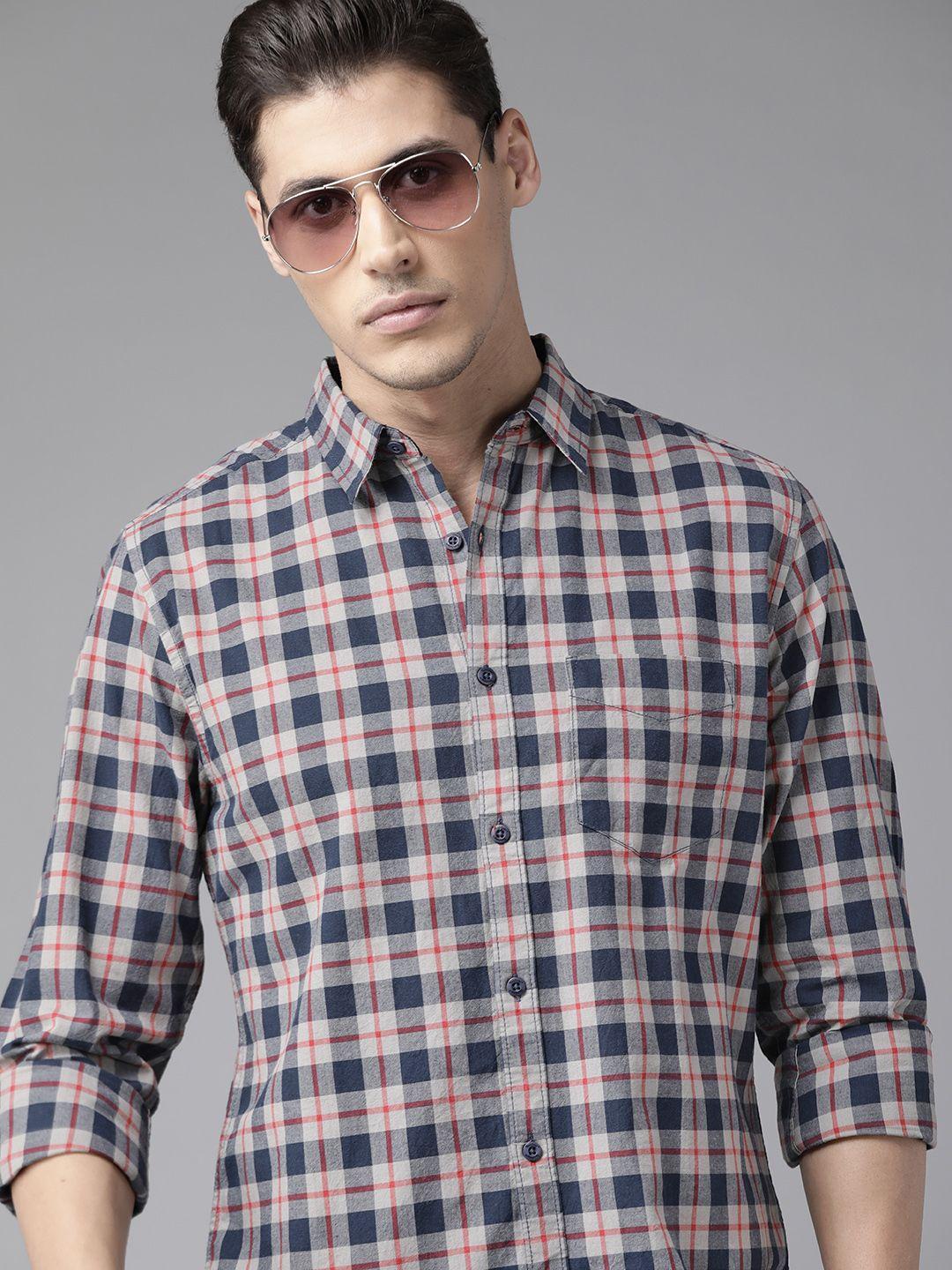 roadster men navy blue & grey pure cotton regular fit checked sustainable casual shirt