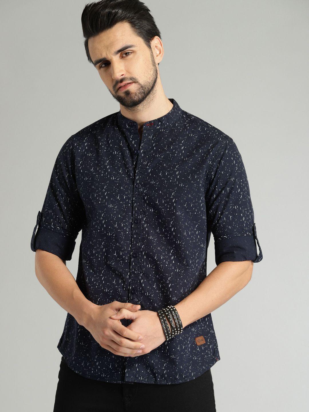 roadster men navy blue & white regular fit printed casual shirt