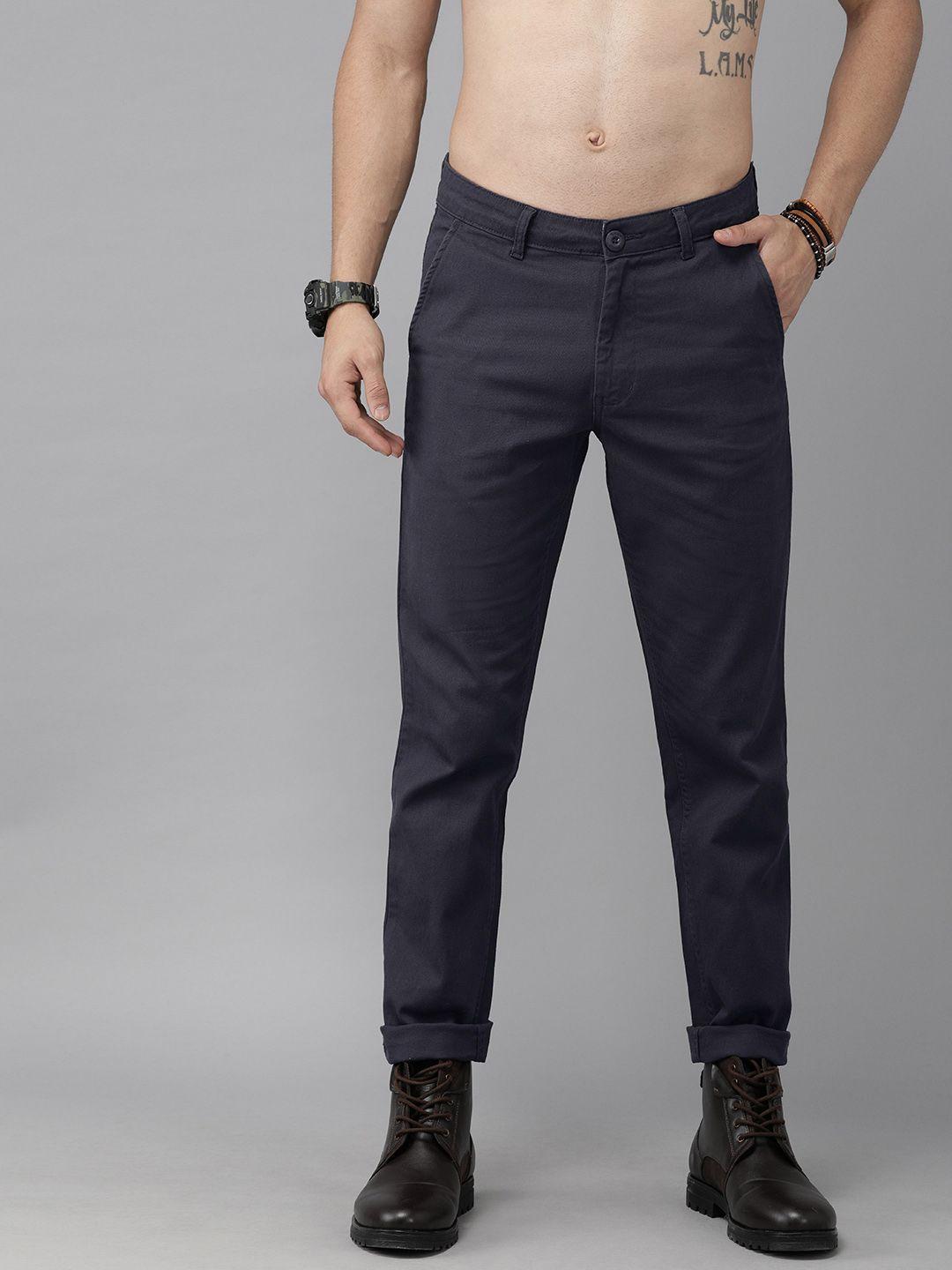 roadster men navy blue regular fit solid chinos