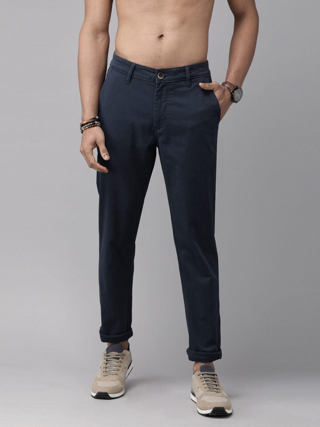 roadster men navy blue regular fit solid regular trousers