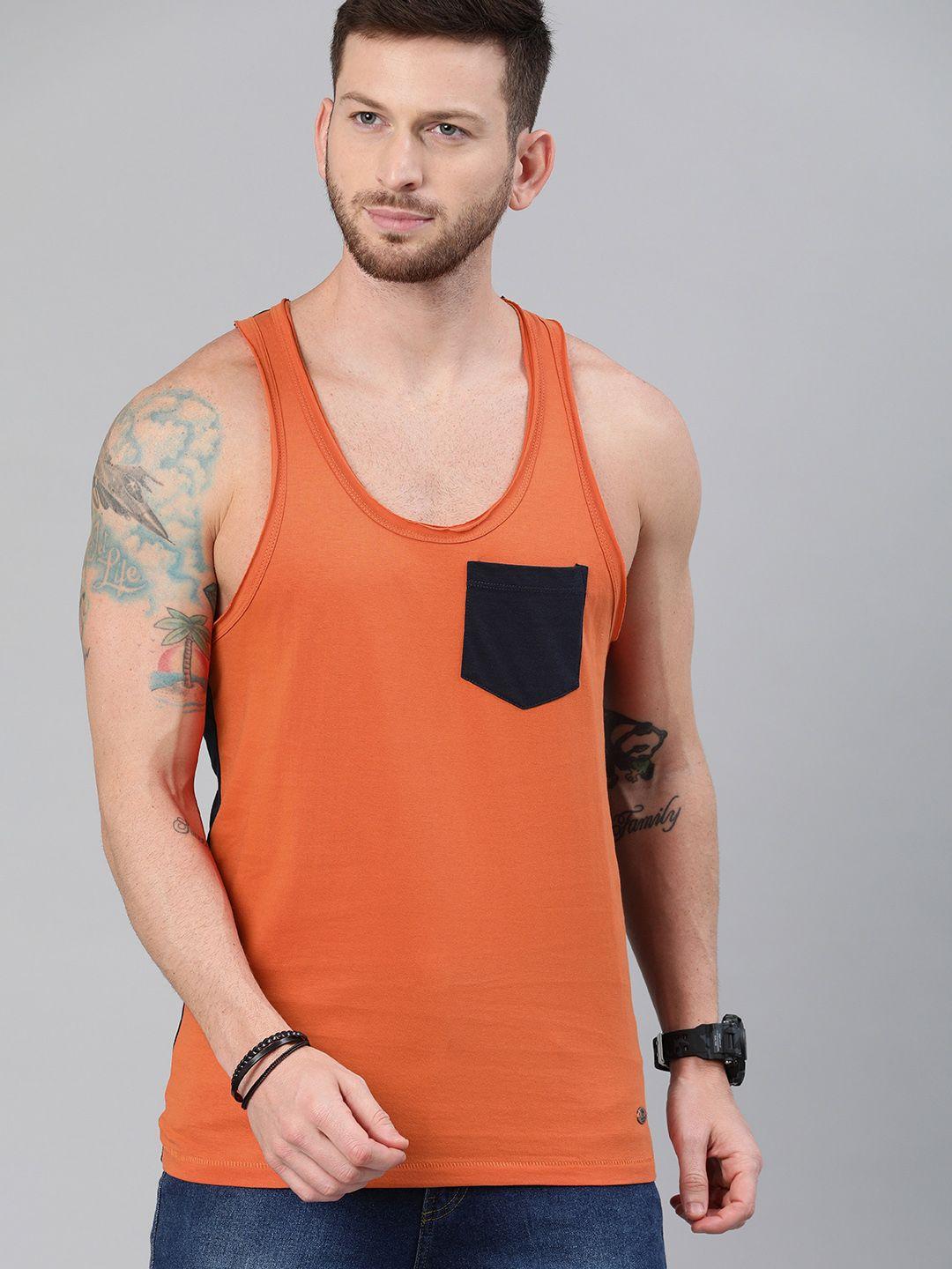 roadster men orange solid scoop neck pure cotton t-shirt with chest pocket