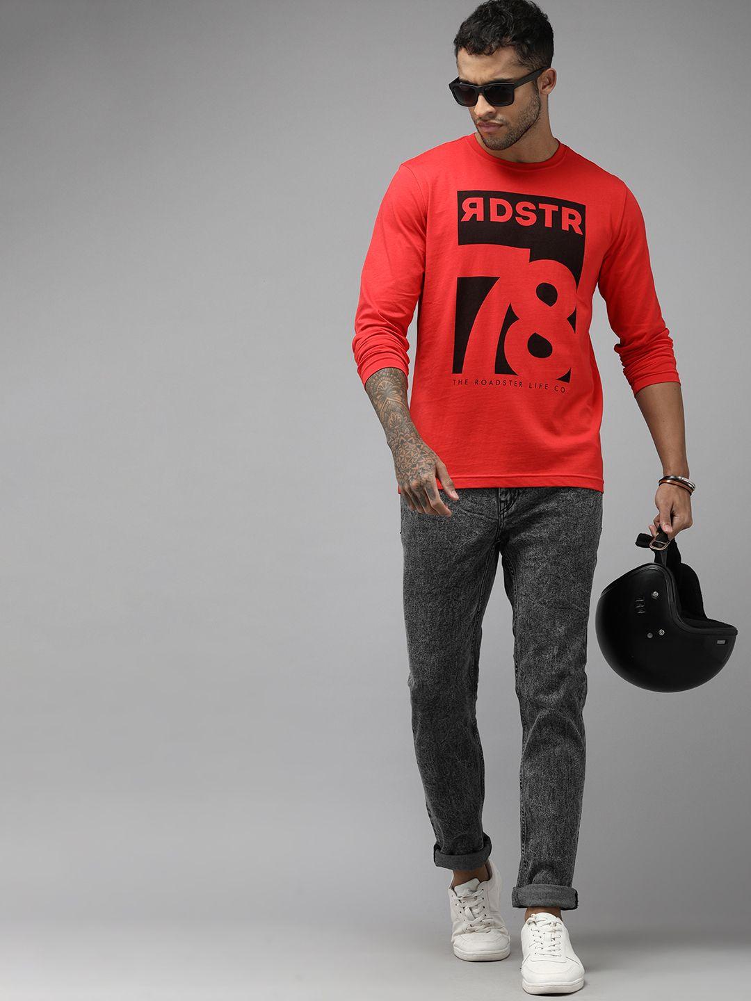 roadster men red & black typography printed pure cotton t-shirt