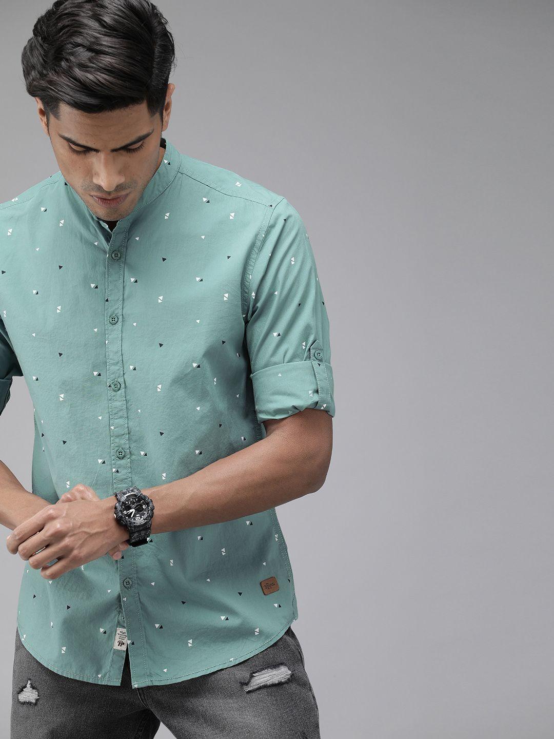 roadster men sea green & white regular fit geometric printed casual sustainable shirt