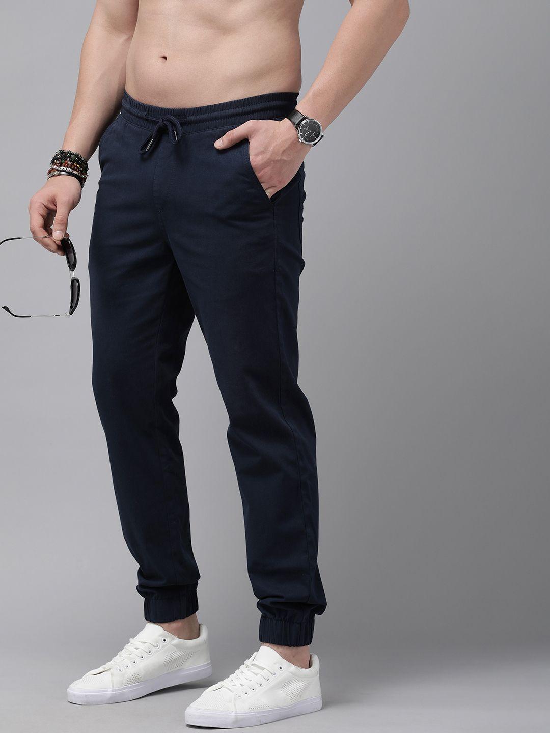 roadster men solid regular fit low-rise plain woven flat-front joggers