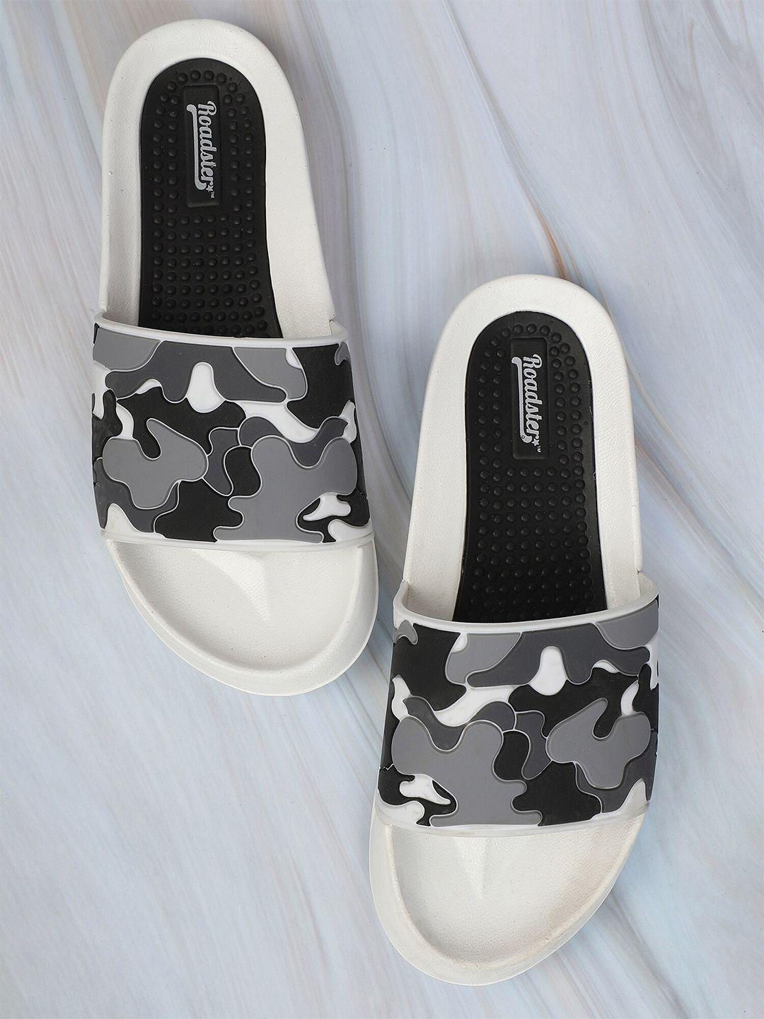 roadster men white & grey printed sliders