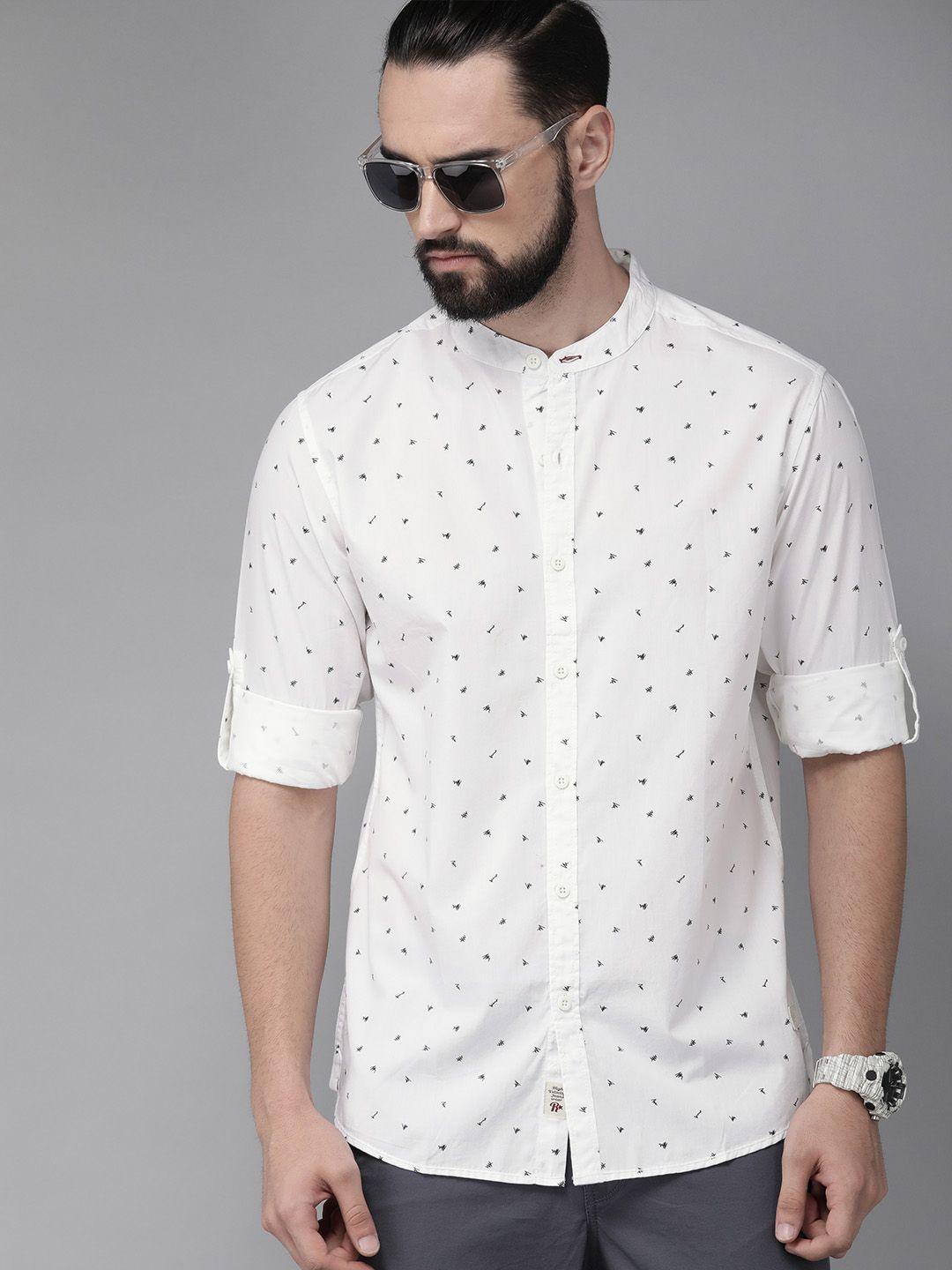 roadster men white & navy blue regular fit printed casual shirt