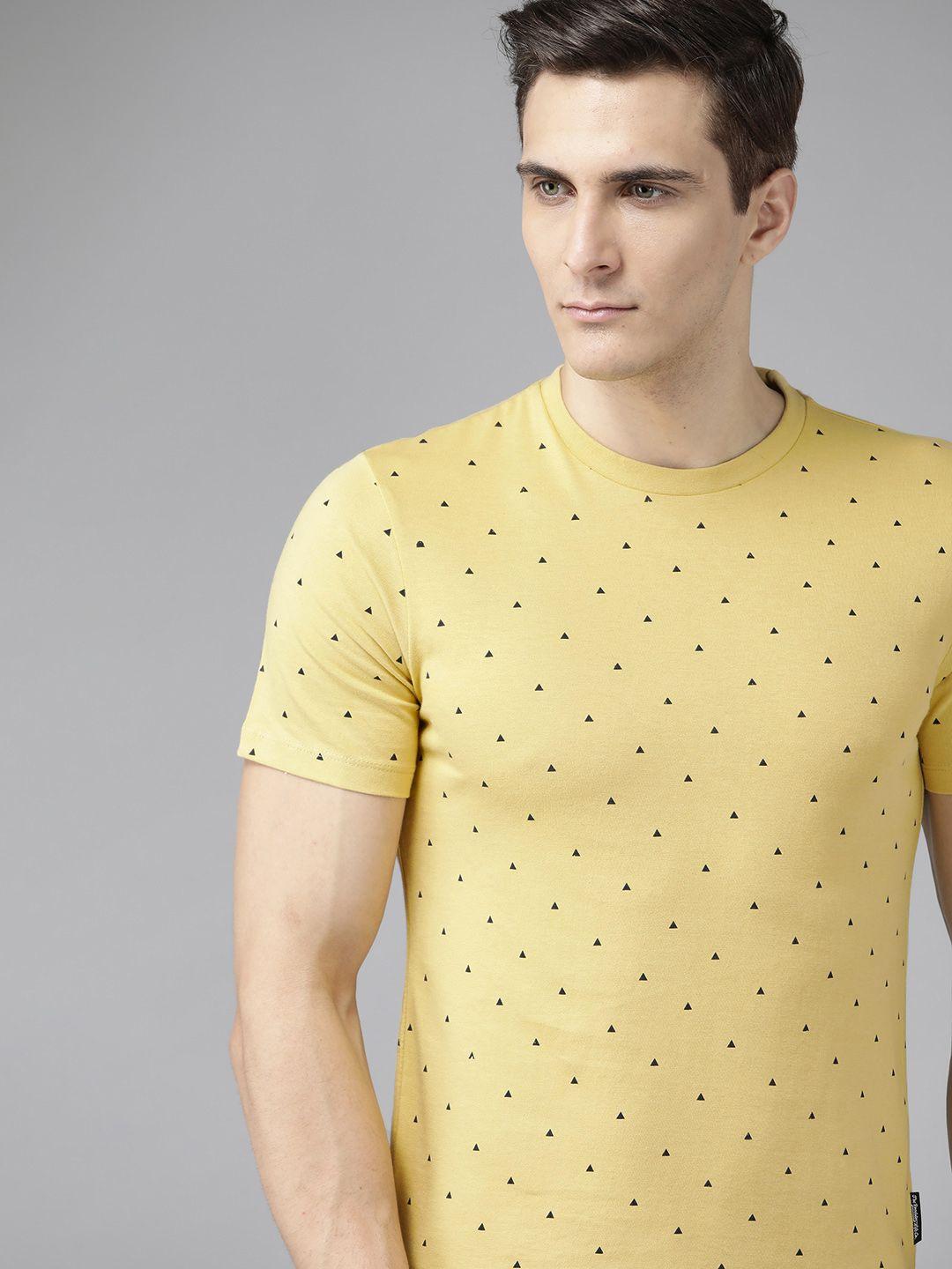 roadster men yellow & black printed pure cotton t-shirt