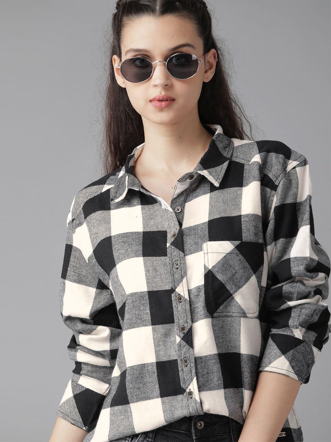 roadster women black & white regular fit checked cotton casual shirt