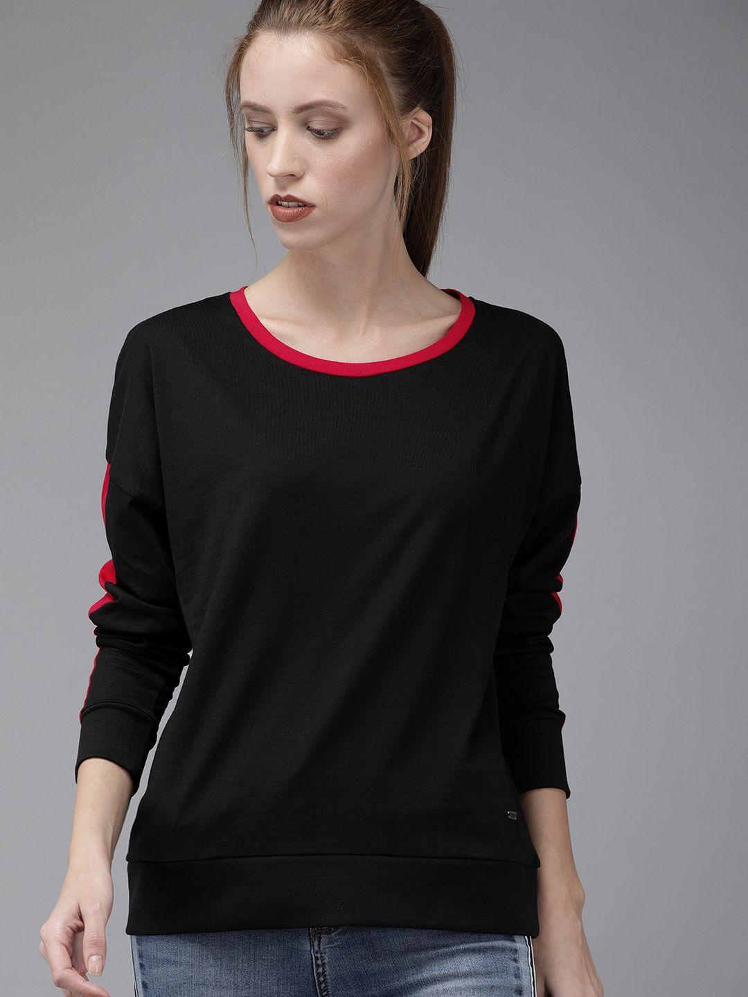 roadster women black solid round neck pure cotton t-shirt with striped detailing