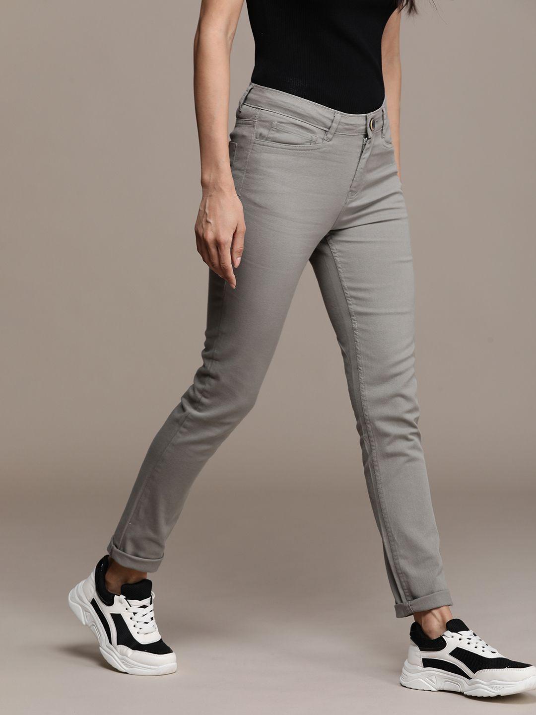 roadster women classic slim fit low-rise chinos trousers