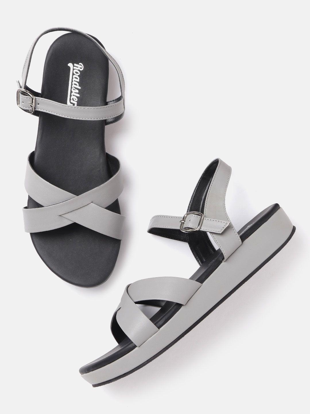 roadster women grey solid criss-cross open toe flats