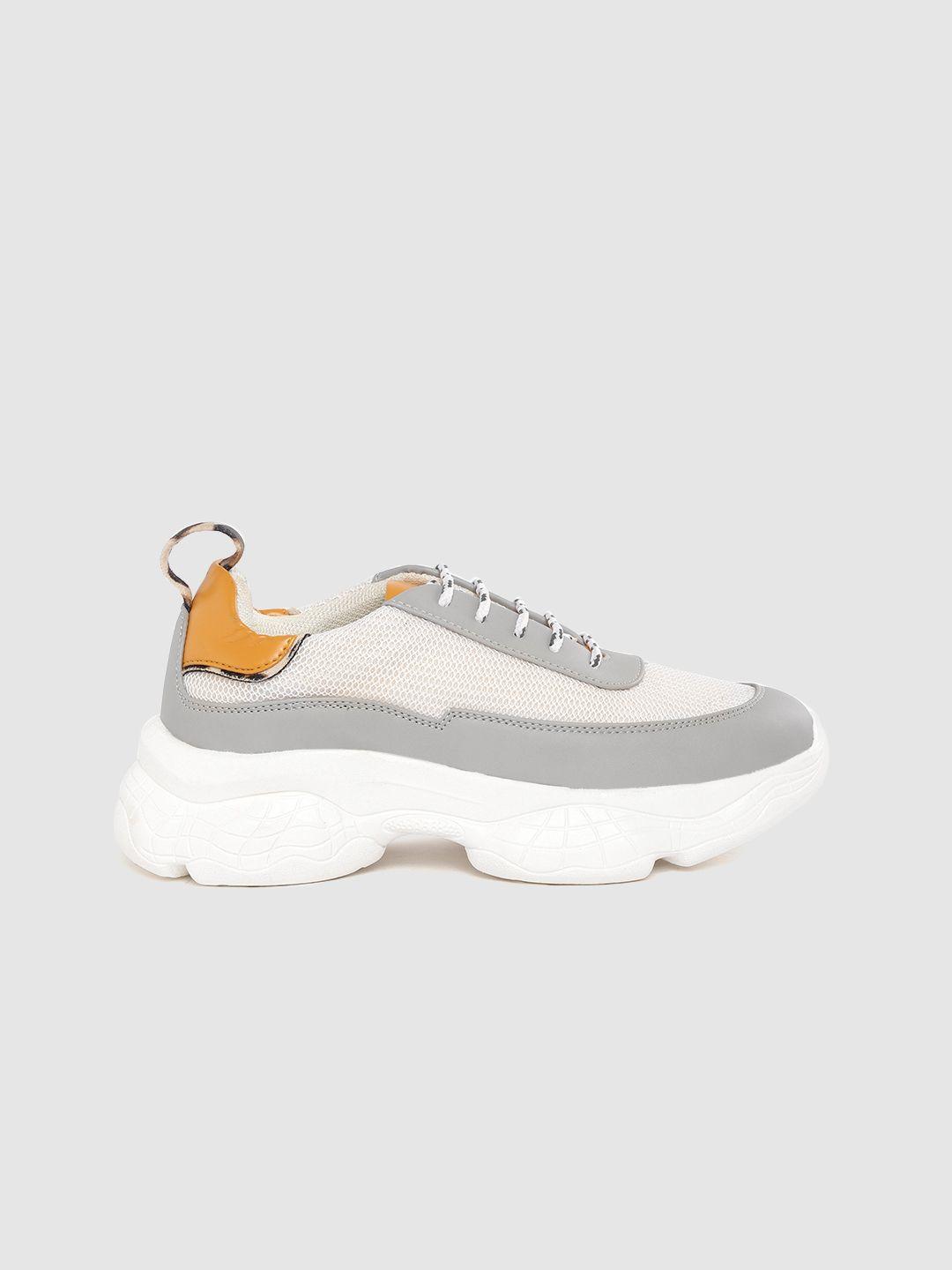 roadster women off-white & grey colourblocked sneakers