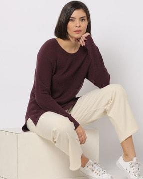 round-neck knitted pullover