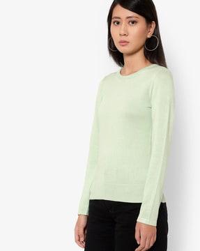 round-neck pullover with ribbed hemline
