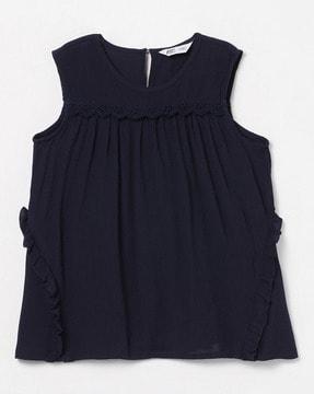 round-neck sleeveless top with lace