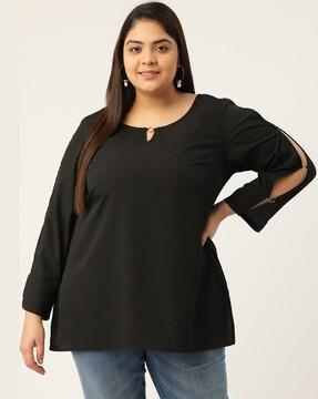 round-neck tunic with metal accent