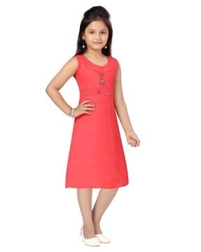 round-neck a-line dress with mrtal accent