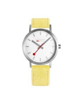 round-neck analogue wrist watch