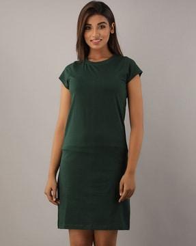 round-neck dress with short sleeves