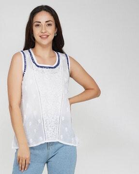 round-neck embroidered regular top