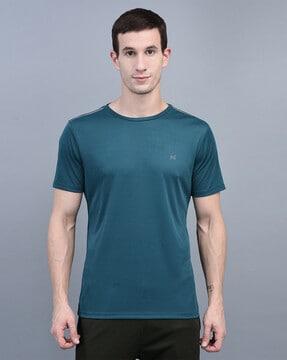 round-neck fitted t-shirt