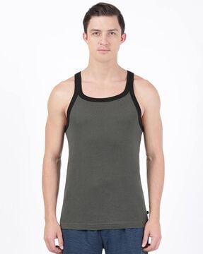 round-neck gym vest