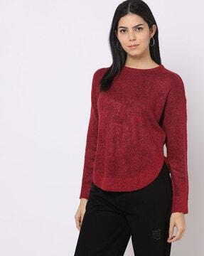round-neck pullover with curved hem
