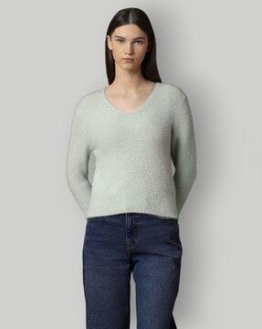 round-neck pullover with full-sleeves