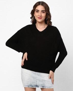 round-neck pullover with full sleeves