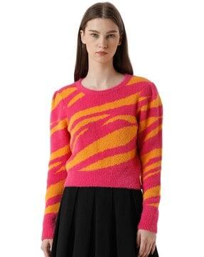 round-neck pullover with ribbed hem