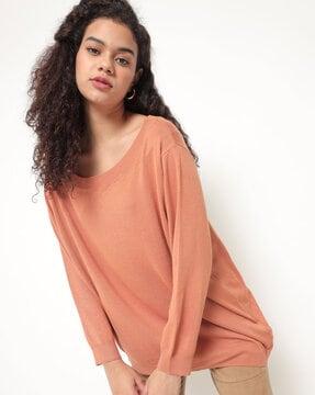 round-neck pullover with ribbed hems